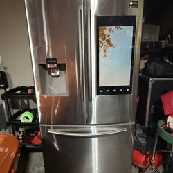 Samsung Stainless Steel French Door Refrigerator w/FamilyHub  