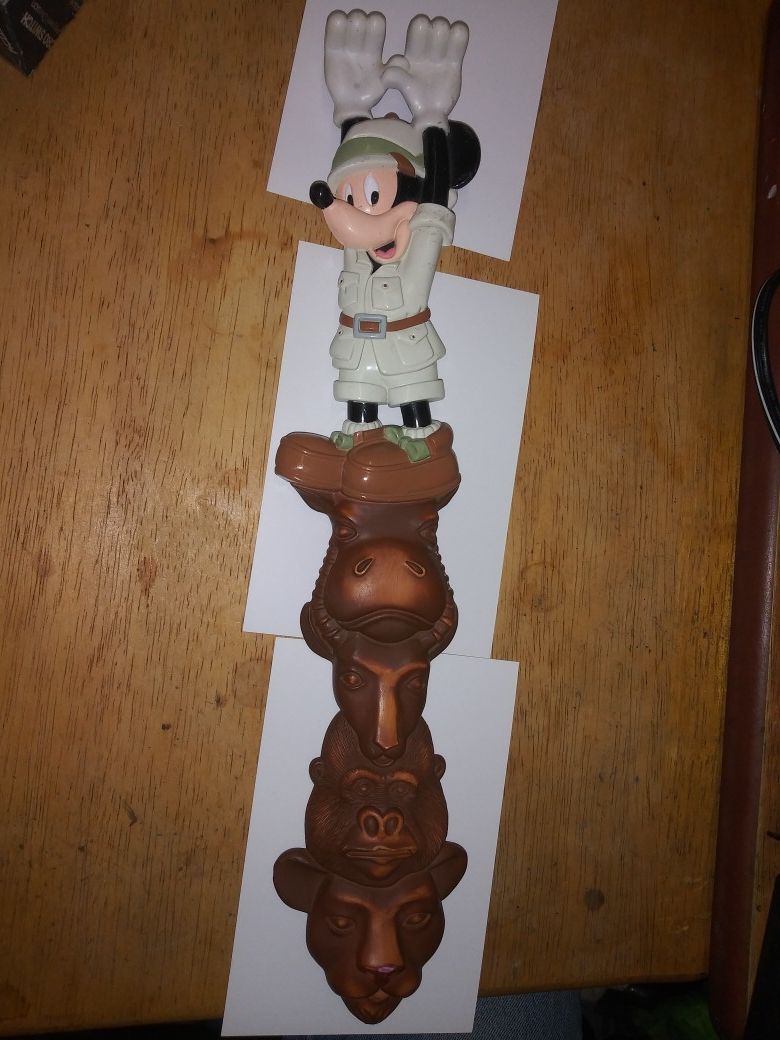 DISNEY ANIMAL KINGDOM BACK SCRATCHER