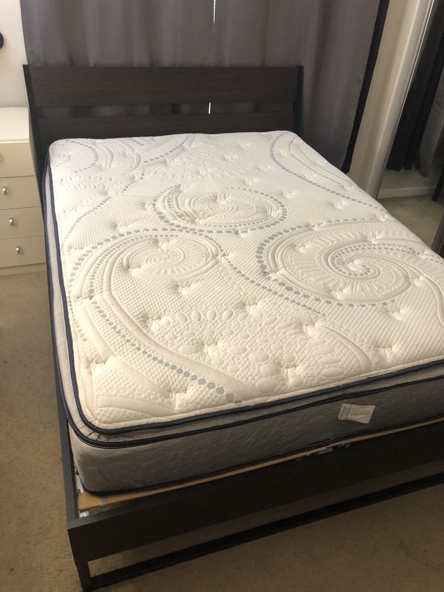 Queen mattress hybrid