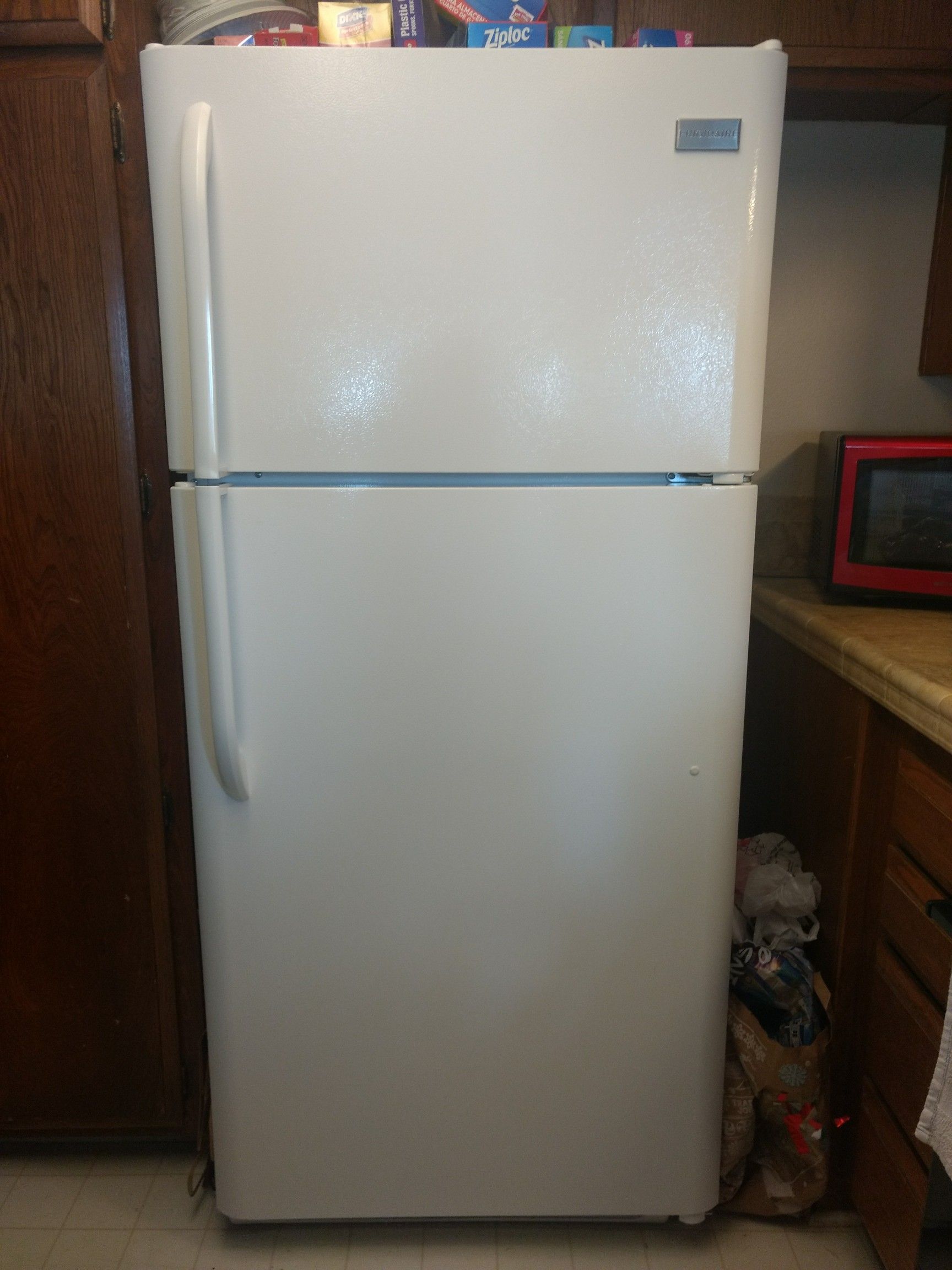 Frigidaire Frost-Proof Refrigerator Freezer