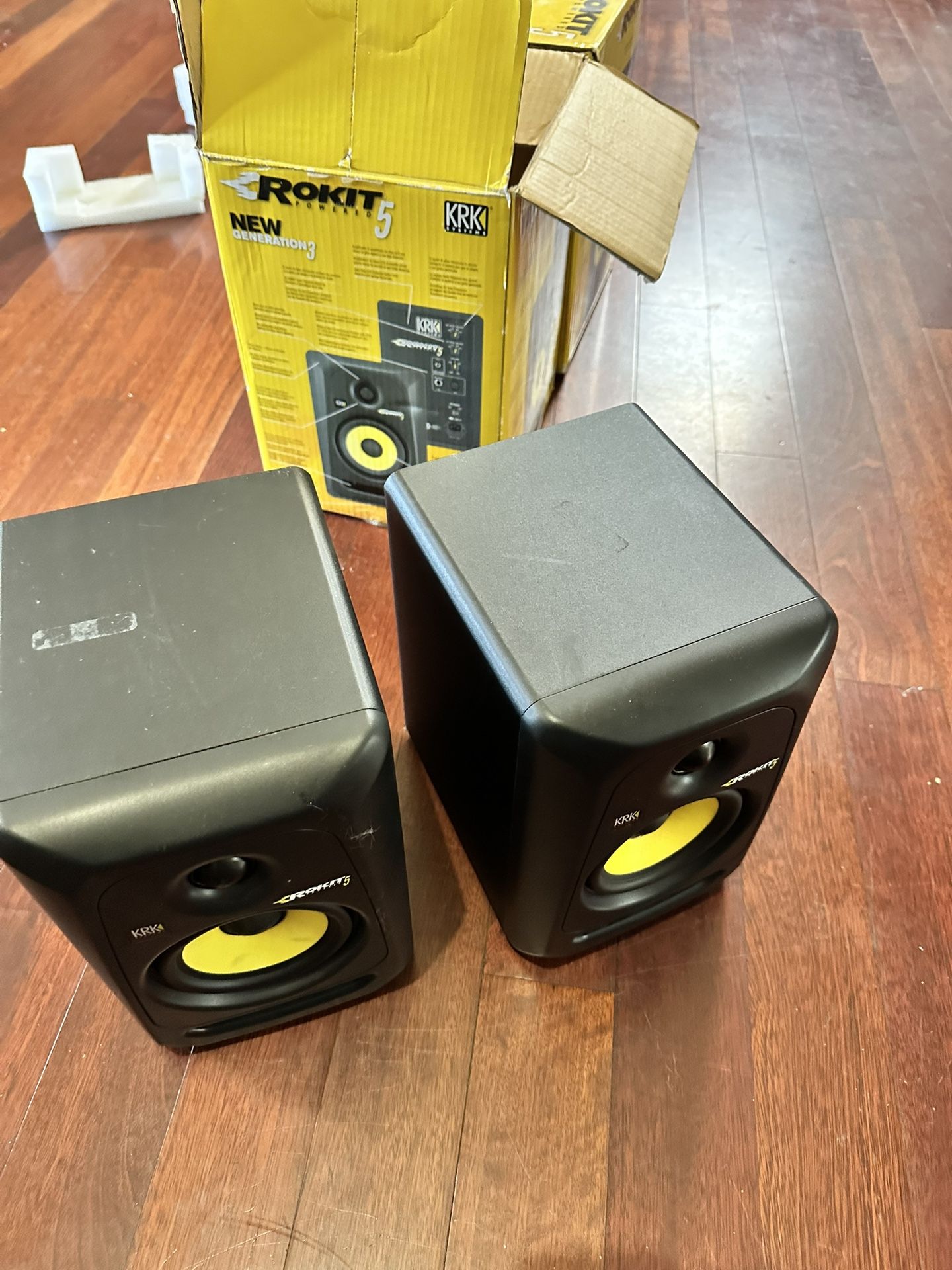 Rokit 5 Monitor