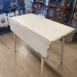 Perfectly Chippy Farmhouse Table 