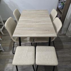 Dining Table For 4 (+2 Short Stools)