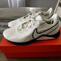 Womens Nike Shoes Size 6
