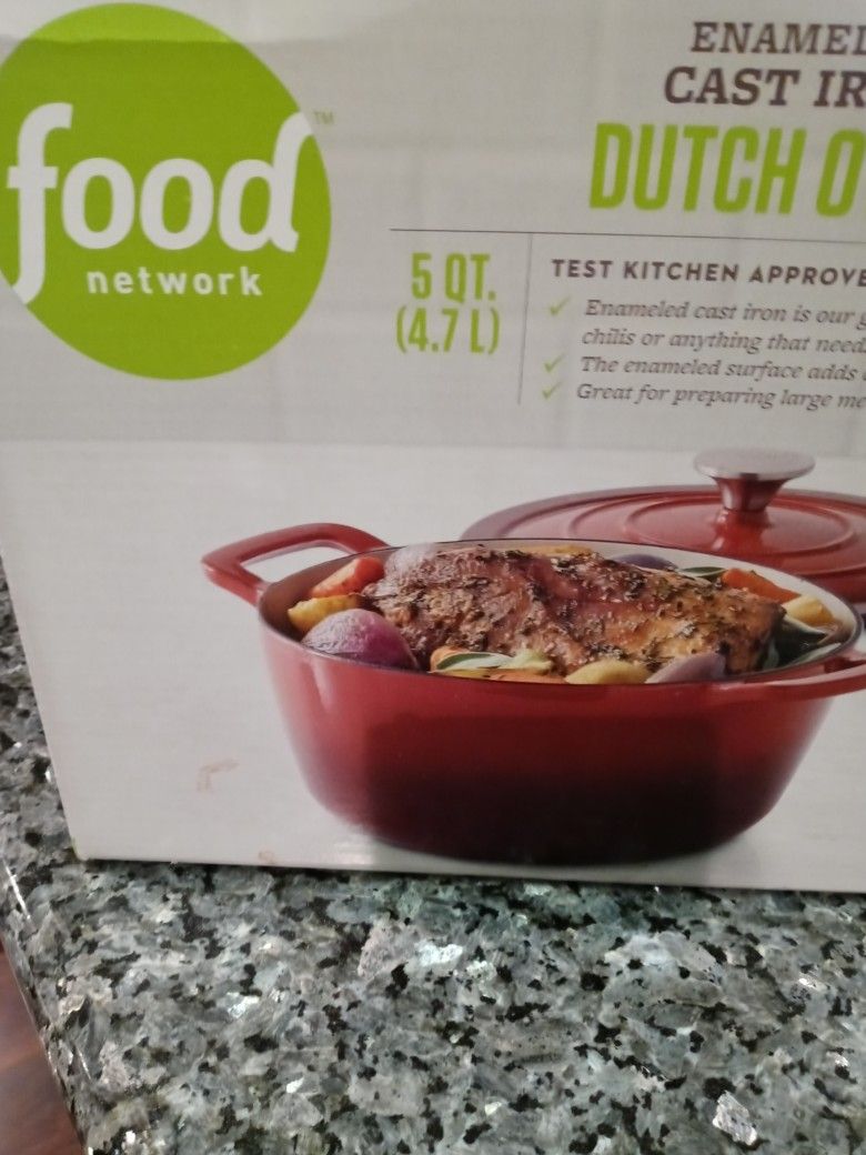 QT ENAMELED CAST IRON DUTCH OVEN
