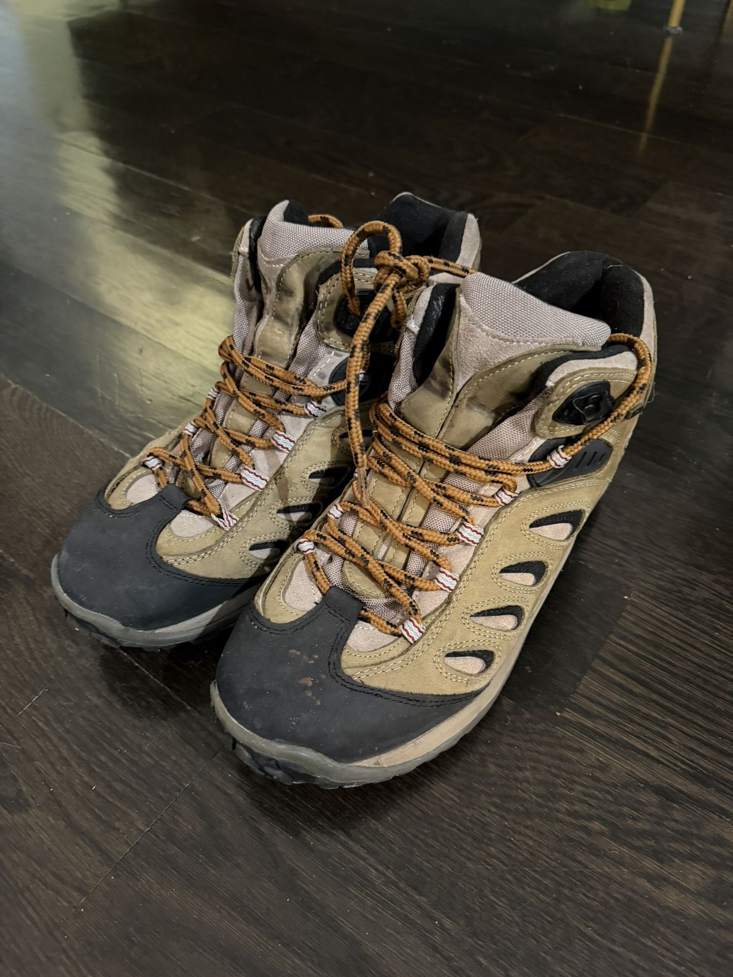 Men’s MERREL boots ( Slightly Used )  $20 Or Best Offer 