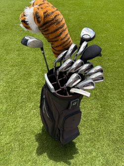 Left handed golf clubs