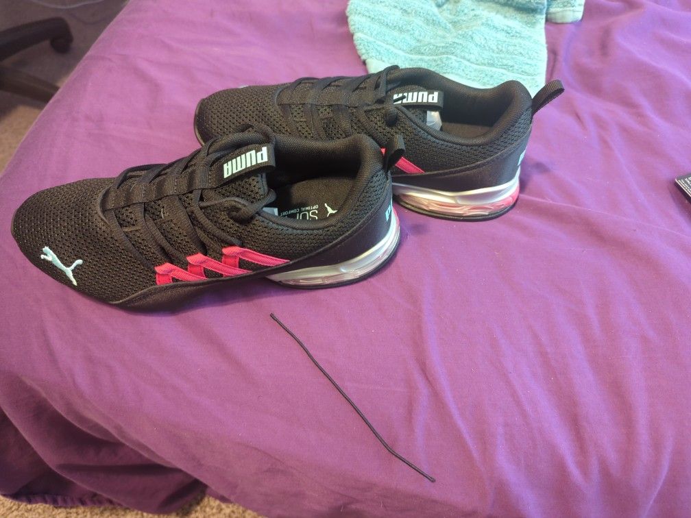 Women's Puma Size 8 Brand New