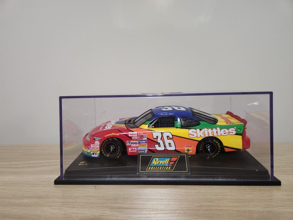 Revell 1997 Derrike Cope #36 Skittles 1:24 Pontiac Grand Prix Stock Car