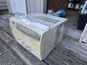 Whirlpool Window Air Conditioner 18000 BTU - 220V/230V (Model ACQ189XS0)
