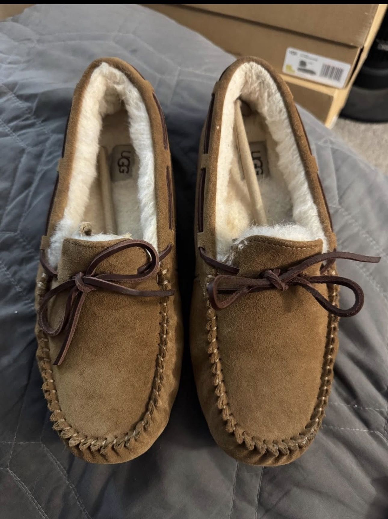 UGGS SLIDES Size 9 in WOMENS