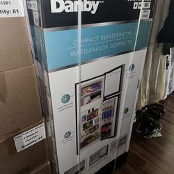 Danby Mini fridge 4.2 Cubic Feet