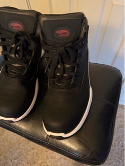 New Avenger brand hard toe 3 quarter length shoes