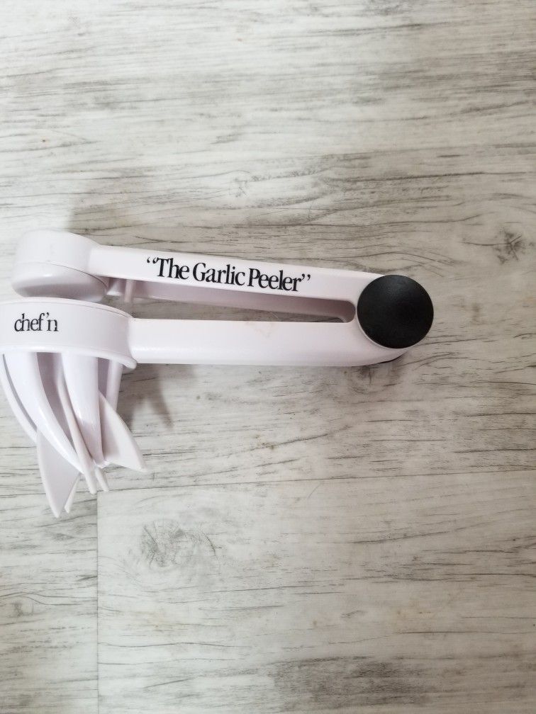 Handy Garlic Peeler