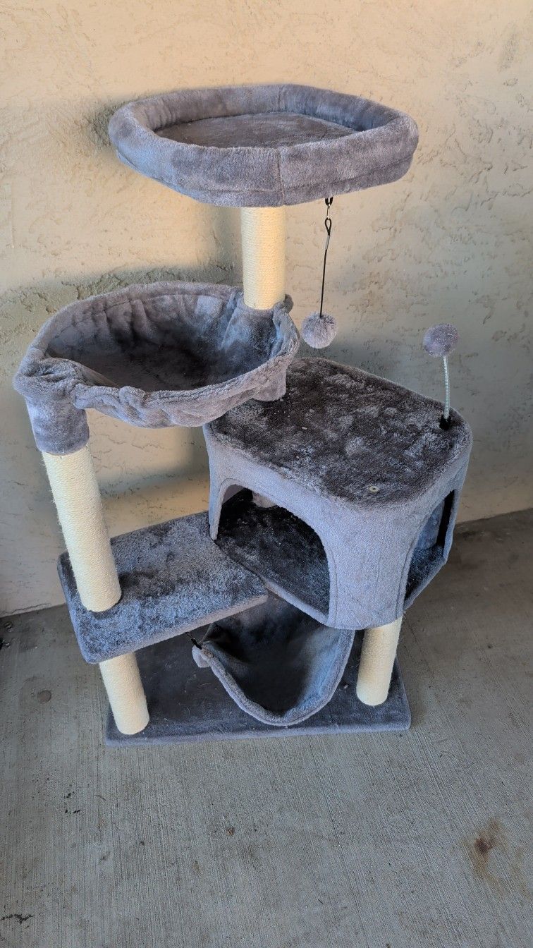 Cat Tree House And Litter
