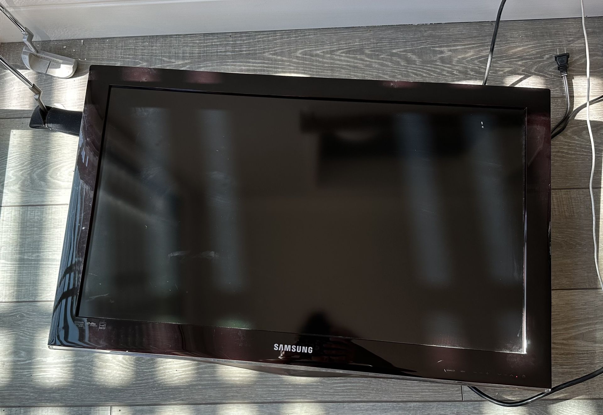 TV Mount + 32" LCD 540 Series