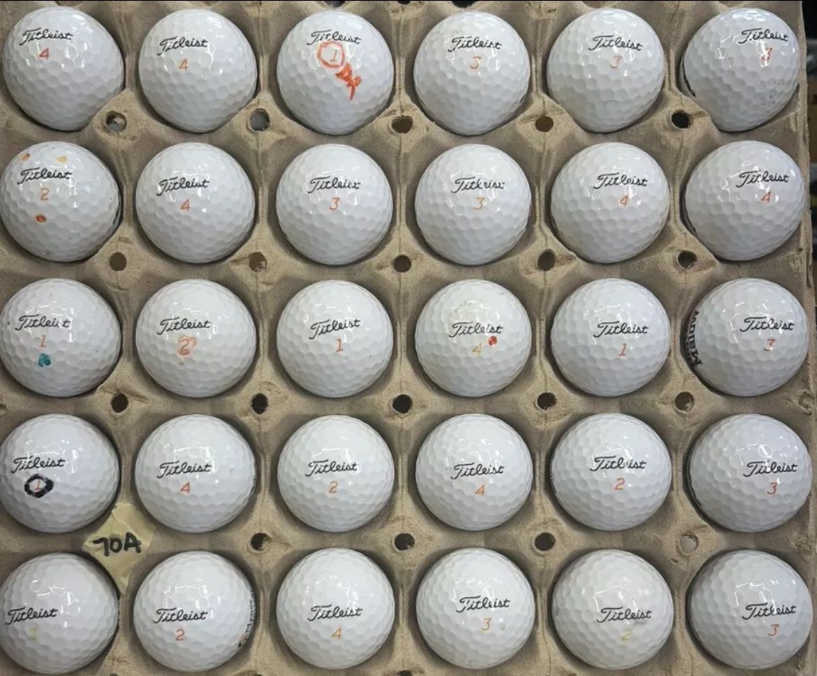 30 Titleist Velocity Golf Balls 4/3a Lot A70