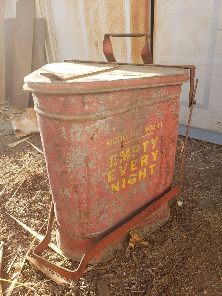 Vintage oil rag can