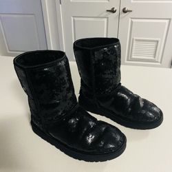 Size 8 WOMENS UGGS BLACK SEQUINED (USED CONDITION )