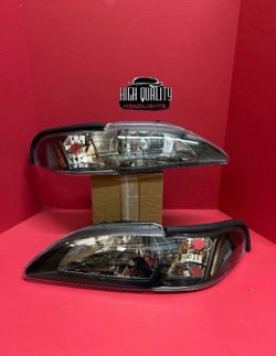 Ford Mustang  1994. 1998 headlights.