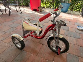 Schwinn Lil' Sting-Ray Kids Tricycle