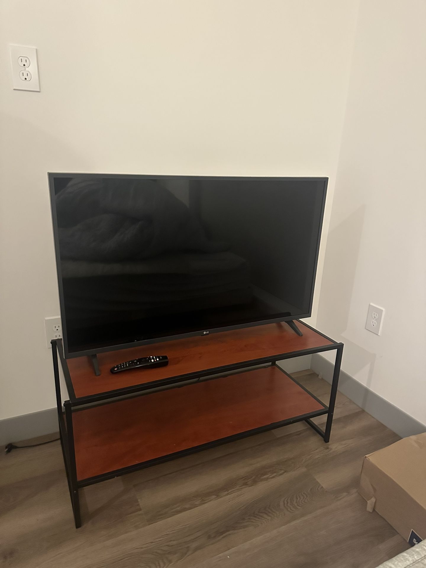 LG 43inch 4K Smart Tv And Tv Stand