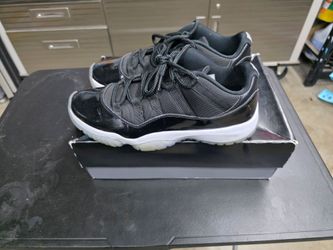 Jordan 11 low space jam