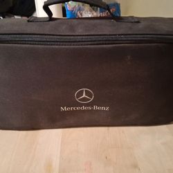 MERCEDES.
E V CAR CHARGER