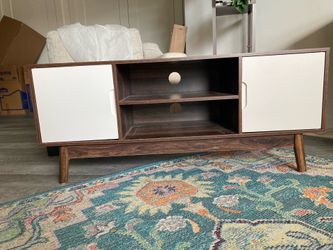 Media cabinet/TV stand