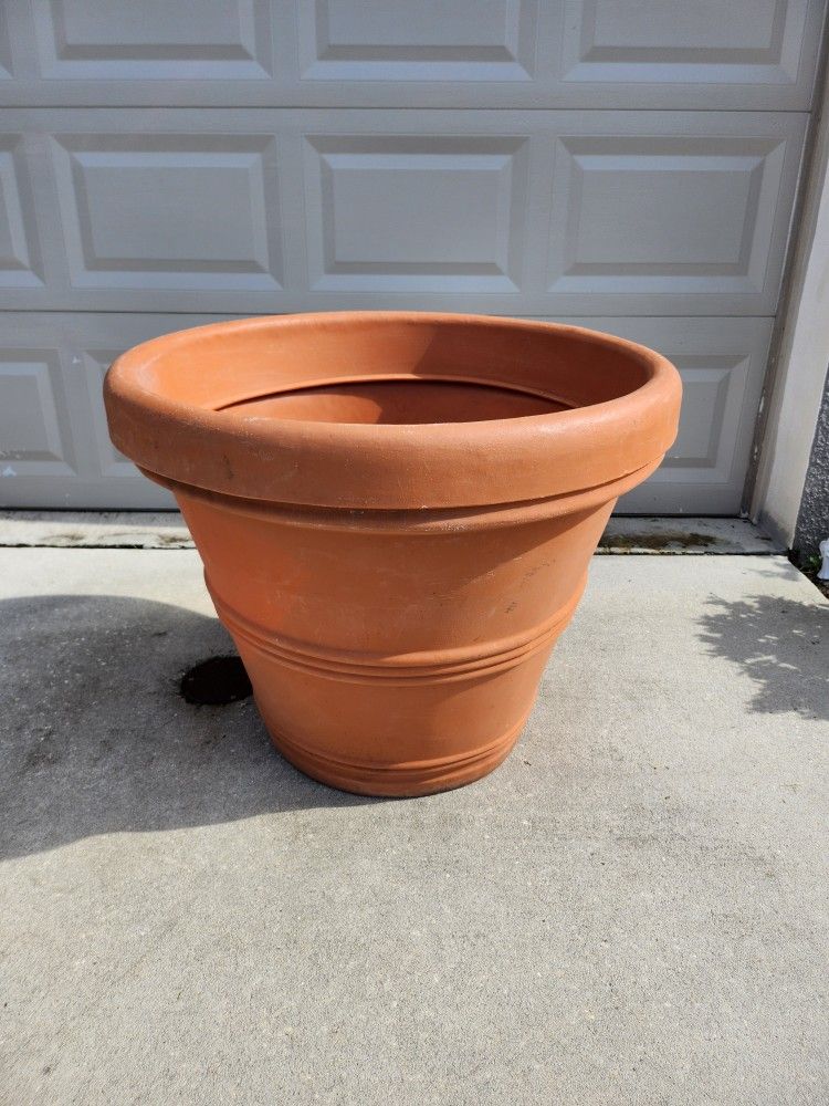 30" Rolled Rim Planter