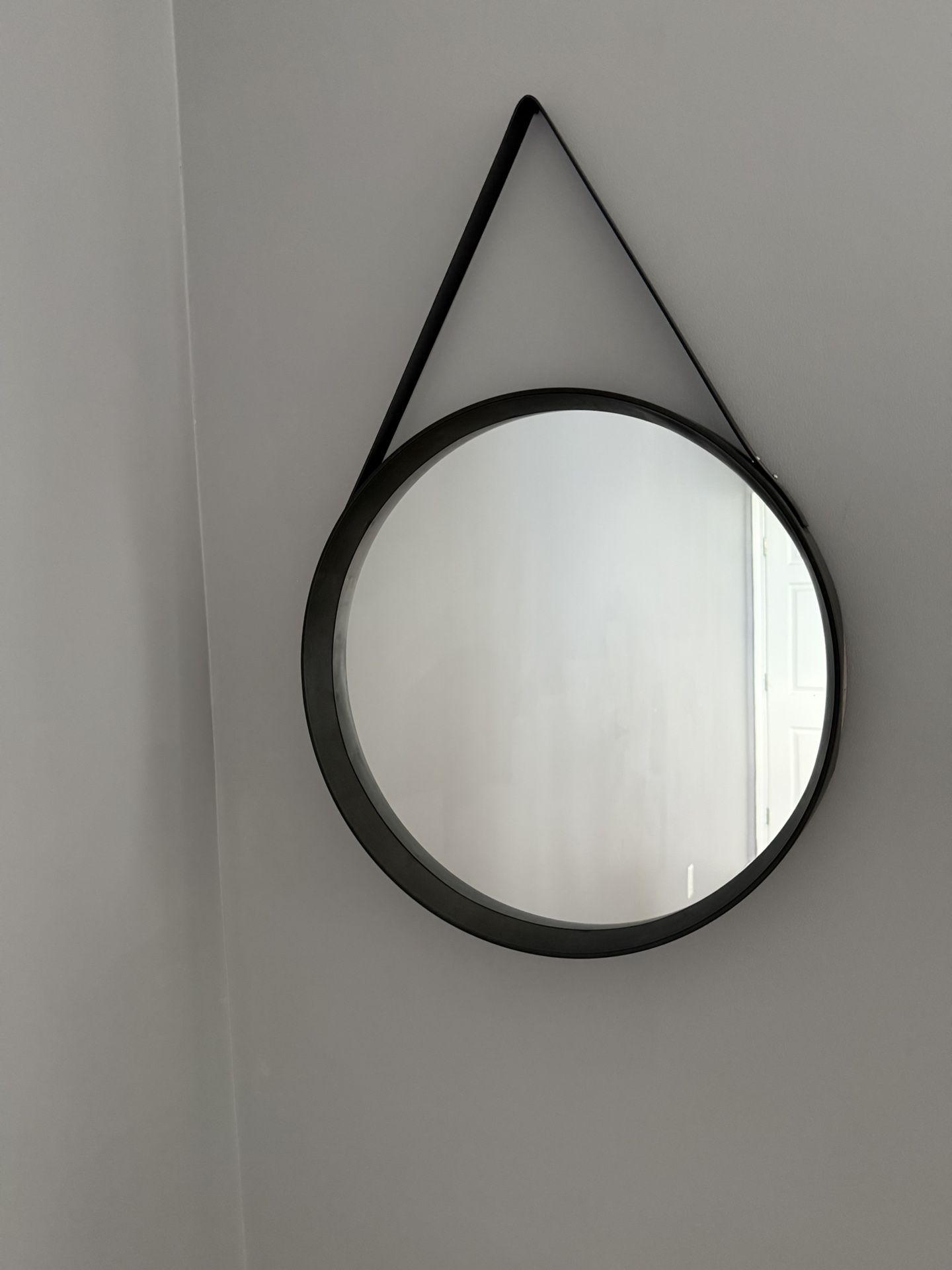 Set of 2 Round Hanging Mirrors – 20"x20"