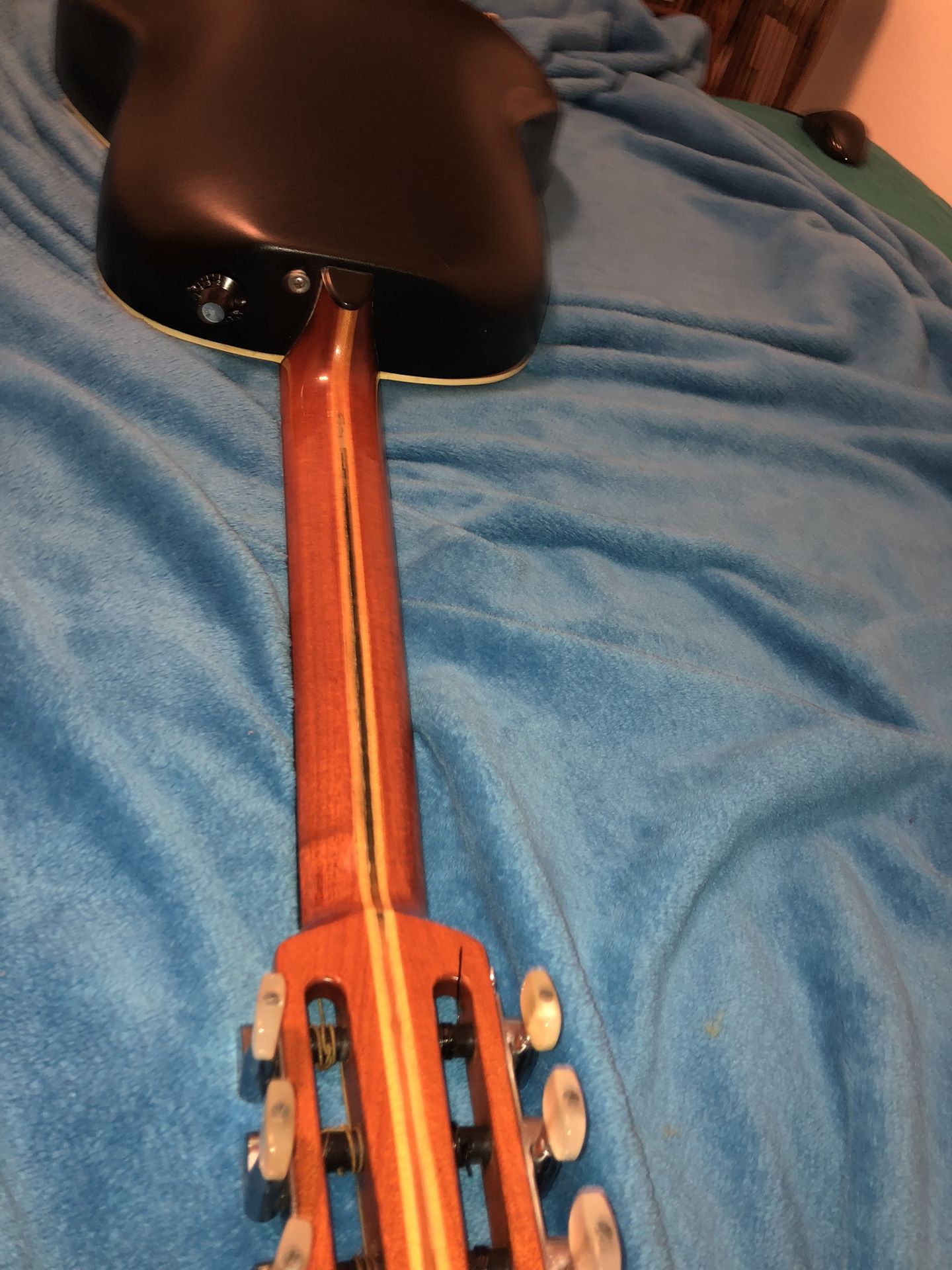 Ovation 1624-4 Acoustic Electric Guitar