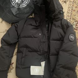 BLACK BADGE CANDA GOOSE