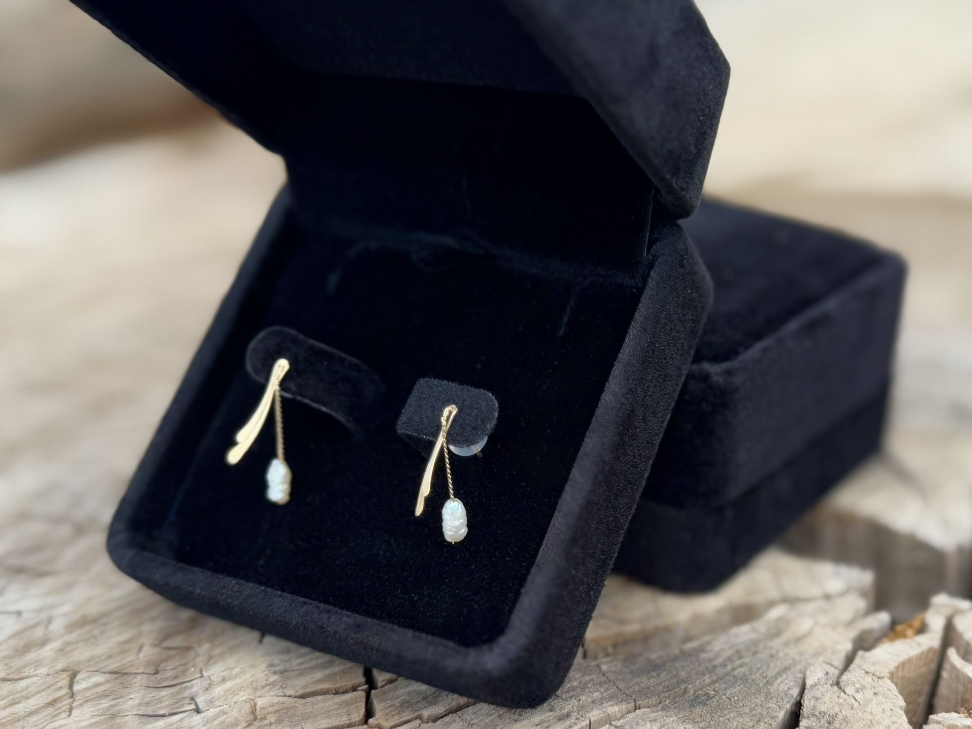 14K Gold Dangling Pearl Earrings