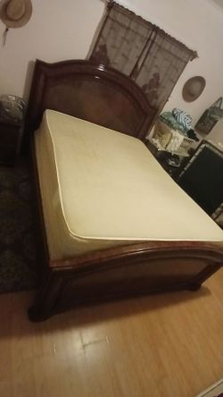 Queen size bed (Great Cond.)