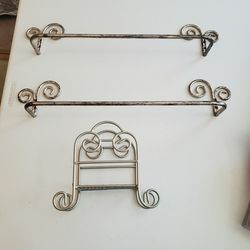 2 towel racks and napkins holder