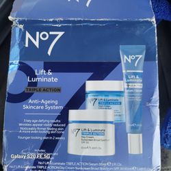 No 7 Lift And Luminate Triple Action