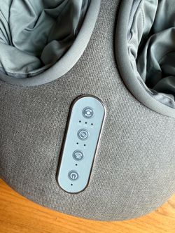 Feet massager
