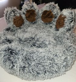 Bear paw pet bed