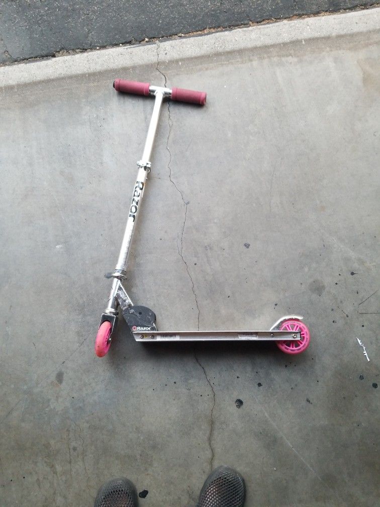 Scooter With Pink Wheels Razor