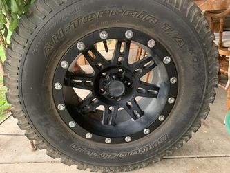 Jeep Wrangler tire with rim