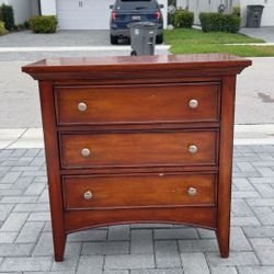 Solid Wood 3 Drawer Dresser Nightstand Chest