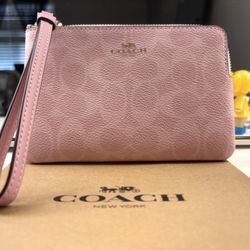 NWT Coach Powder Pink Wristlet 