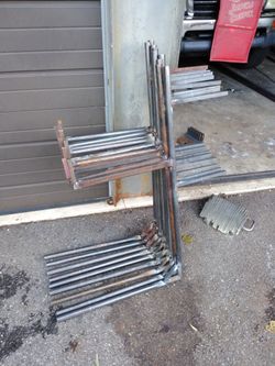 Fabricó ganchos para saireros $65 cada uno y todo tipo de soldadura