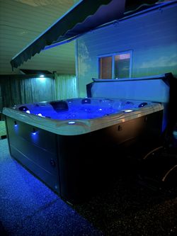 2024 Lightly Used 4000 Catalina Nantucket 7 Person Hot Tub 6+ Capacity - Bothell, WA