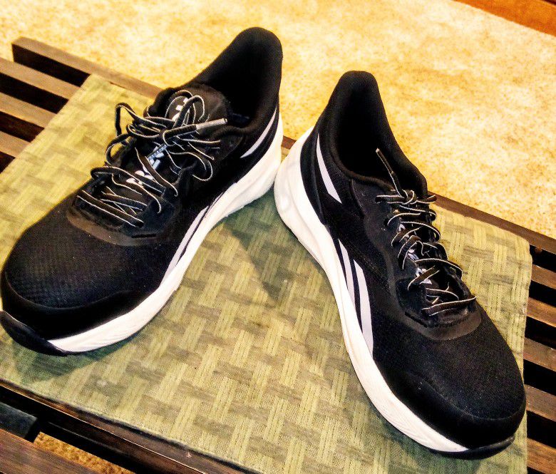 Men's Size 9 And 1/2 Steel Toe Reebok Sneakers