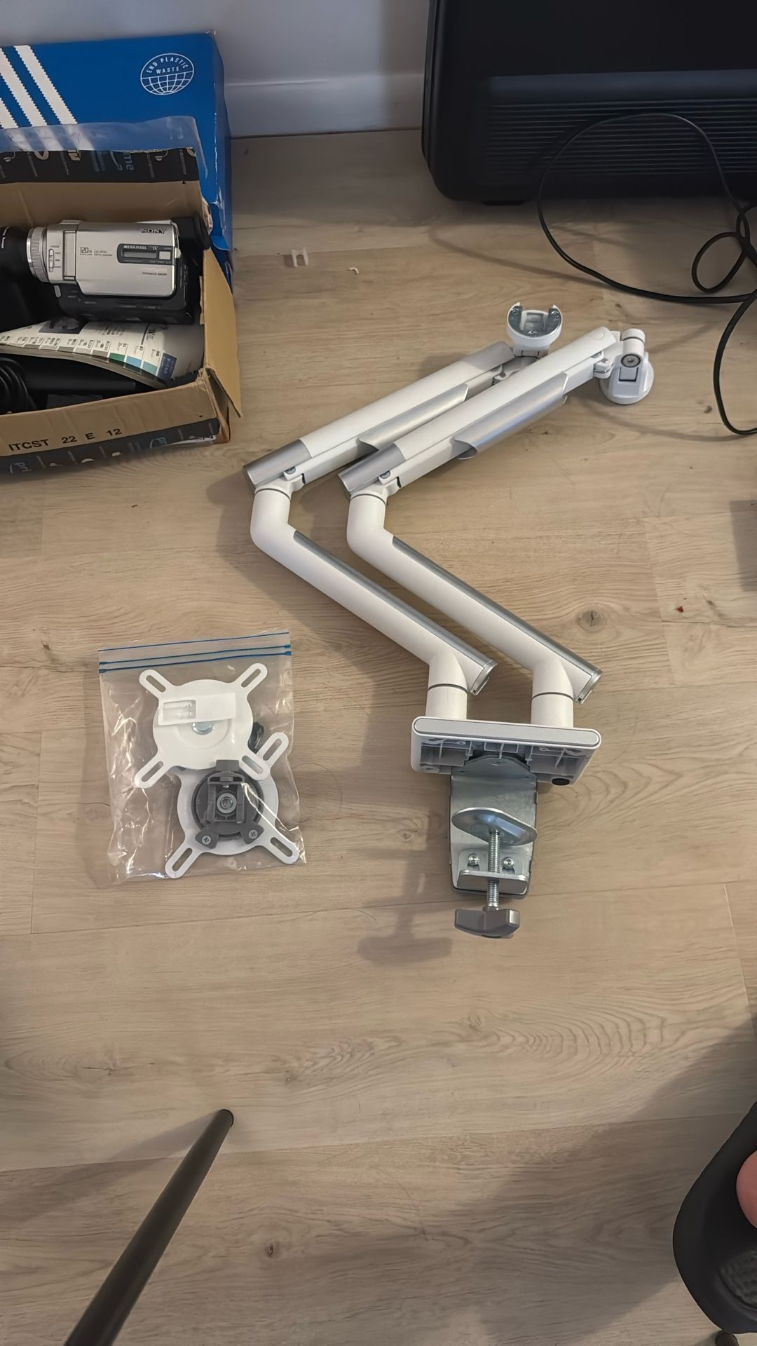 POUT E12 Dual Monitor Arm Mount Stand