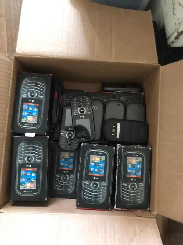 20 unlocked Verizon cell phones new in box with chargers for Sale in