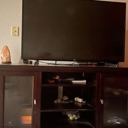 Entertainment Center/TV stand 
