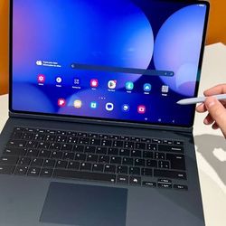 Like New Samsung Galaxy S10 Ultra 256GB 14.6” With Keyboard & Pen 